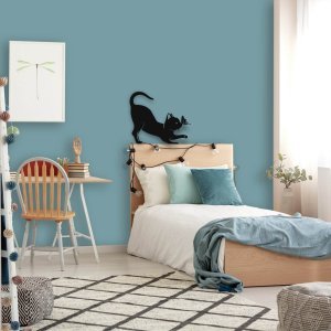 Katinėlis su drugeliu