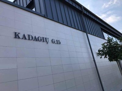 Gatvės pavadinimas atskiros raidės