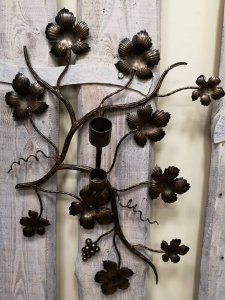 Vėliavos laikiklis su vynuogės šakelėmis II