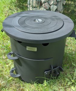 Set of lids and their holder