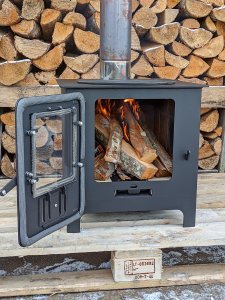 Stove – Fireplace 8kW with fireclay bricks and cast-iron rings
