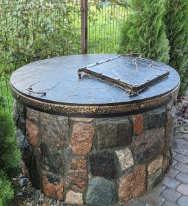 Šulinio dangtis su durelėmis ir rankenomis