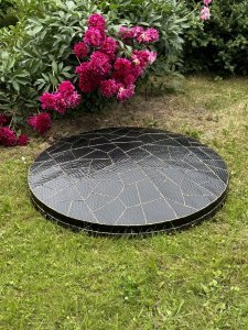 Dekoruotas šulinio dangtis