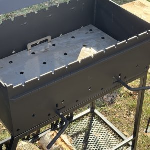 Šašlykinės kilnojamas antras dugnas