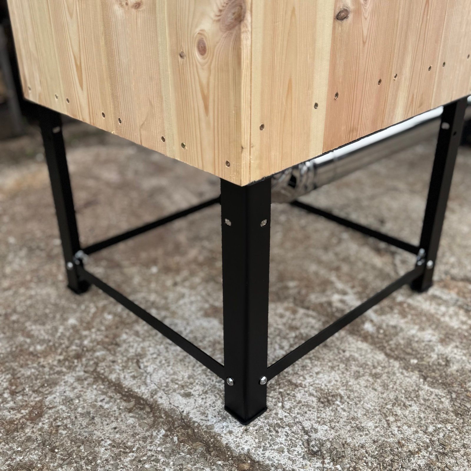 KALWOOD CLASSIC ECO medinės rūkyklos metalinis stovas ir dūmų vamzdis