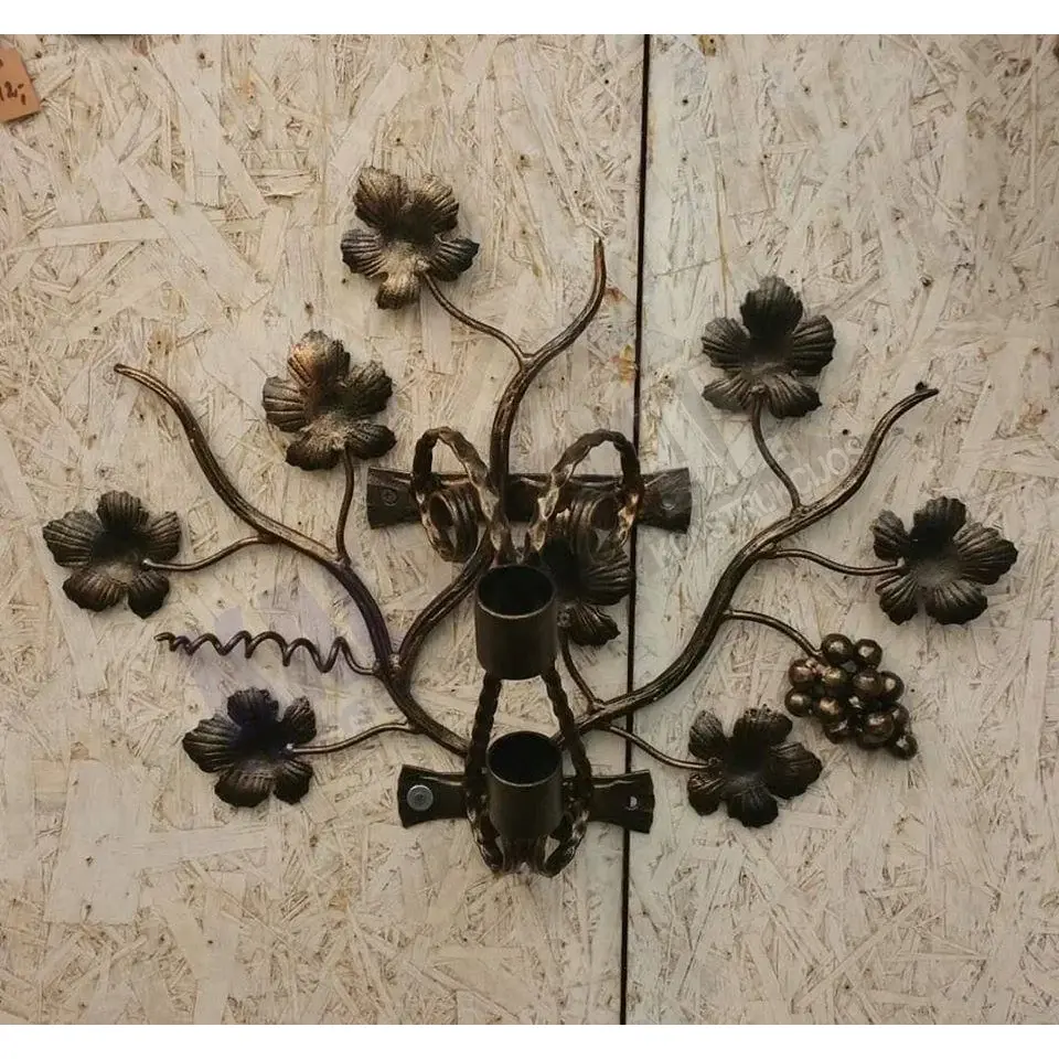 Flag Holder with Grapevine Motifs