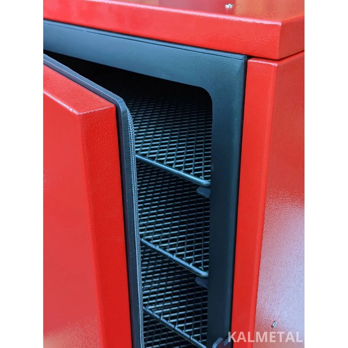 Insulated 135L Capacity Smoker - Image 10
