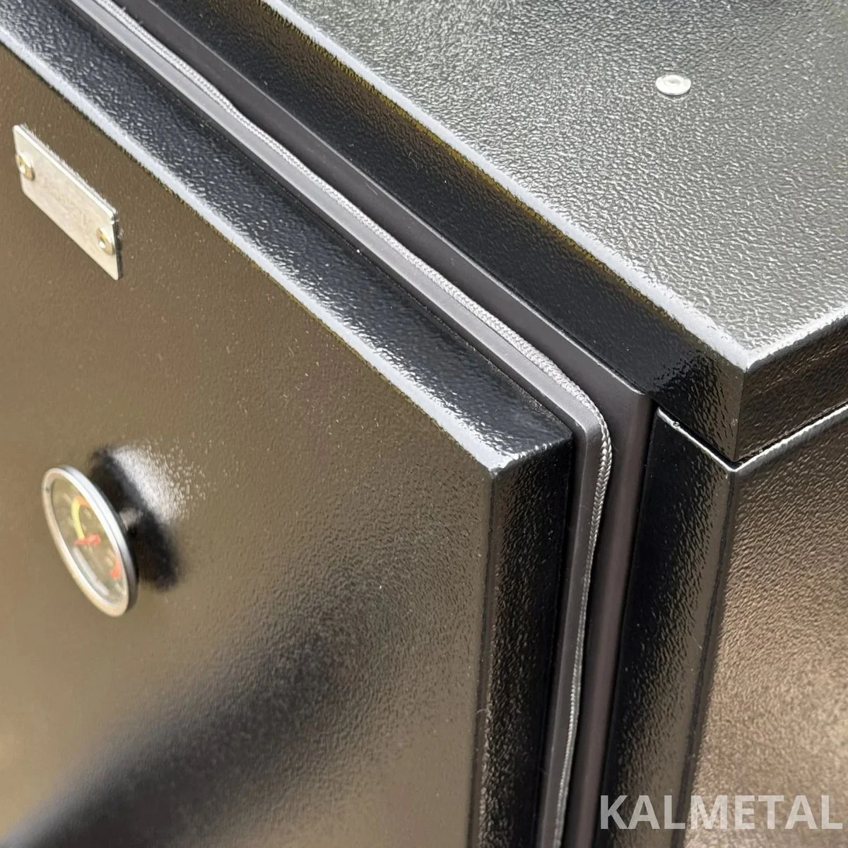 Insulated 135L Capacity Smoker - Image 13