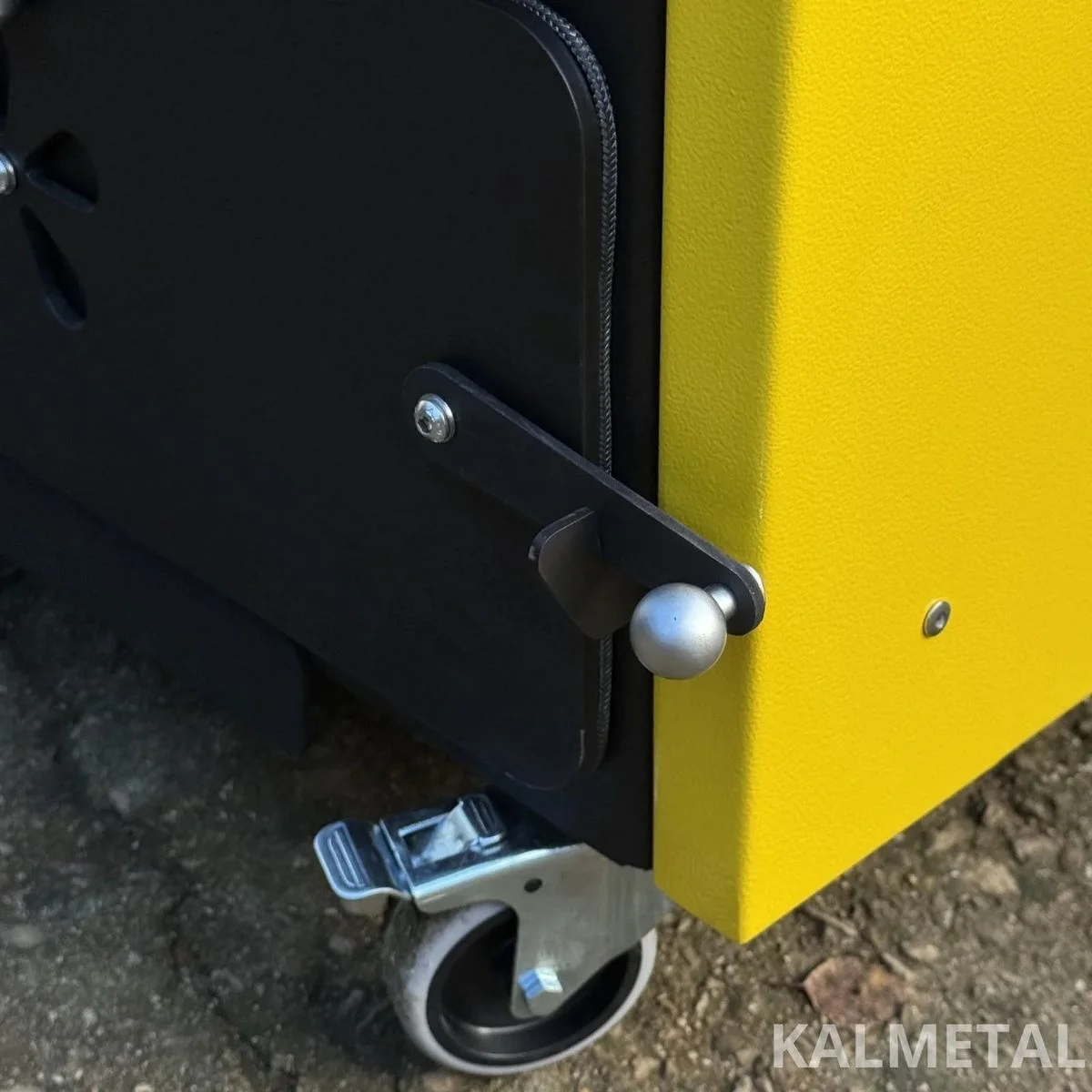 Insulated 135L Capacity Smoker - Image 14