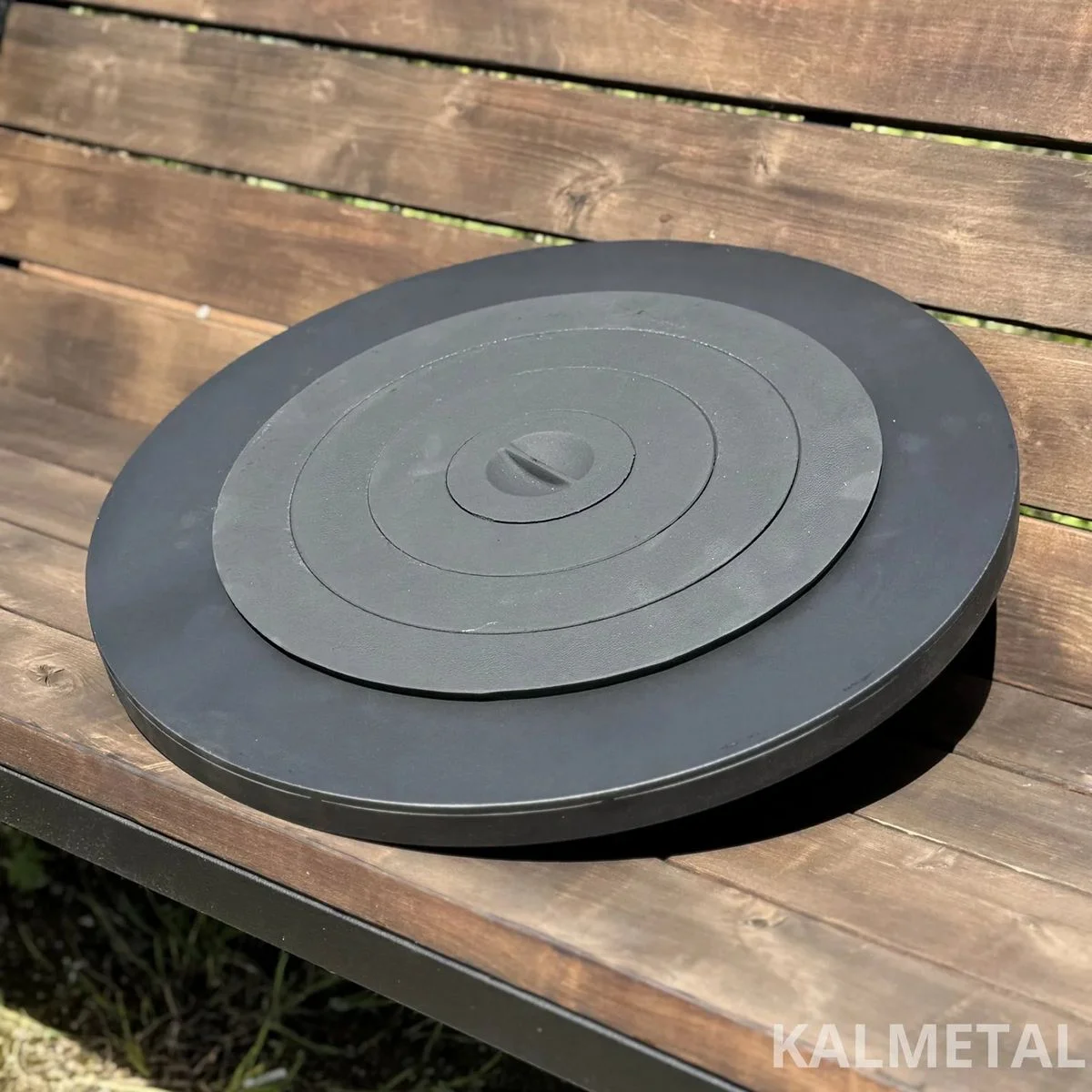 Set of lids and their holder