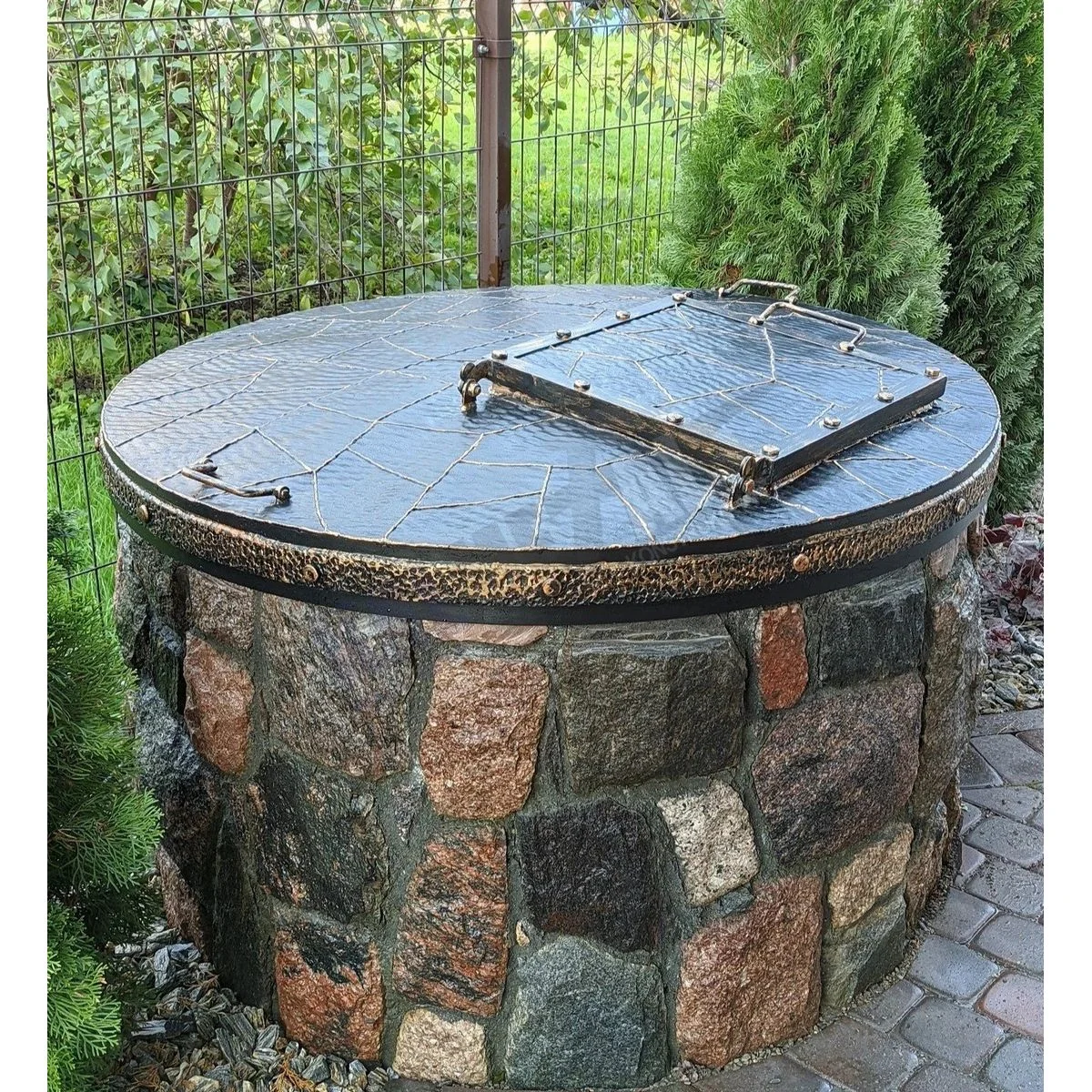 Well cover with door and handles