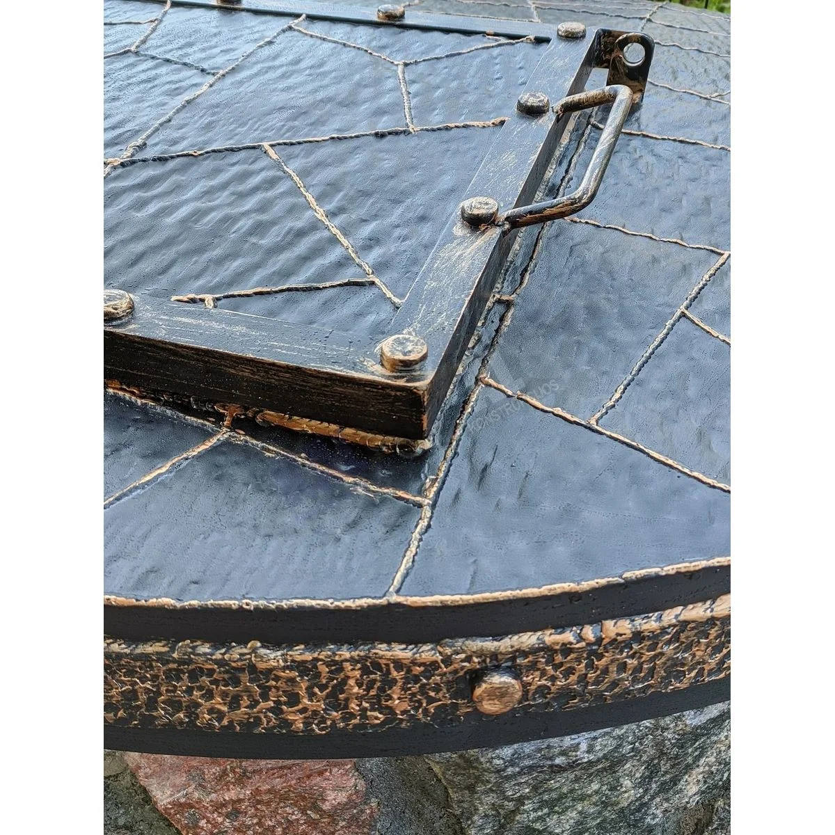 Well cover with door and handles - Image 3